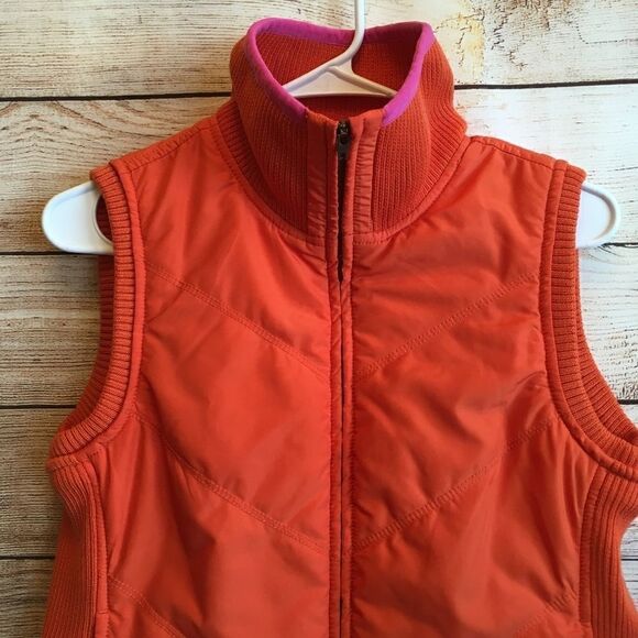 TOMMY HILFIGER QUILTED VEST IN ORANGE‎ - Picture 3 of 7